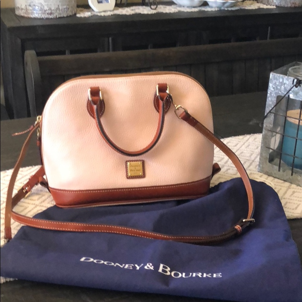 Dooney & Bourke light blush handbag 👜